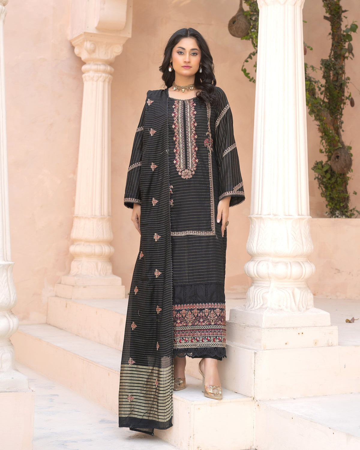 NOOR-UN-NISA