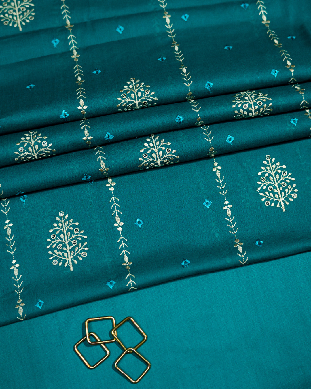 QL-EL-V1-02 Embroidered Lawn 2 PCs