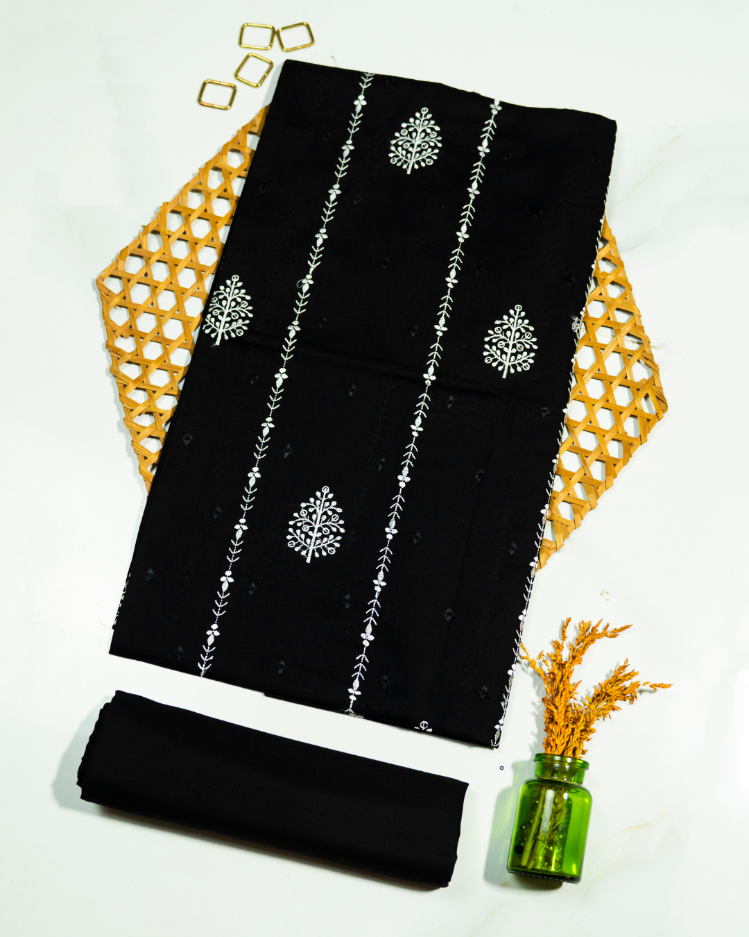 QL-EL-V1-04 Embroidered Lawn 2 PCs