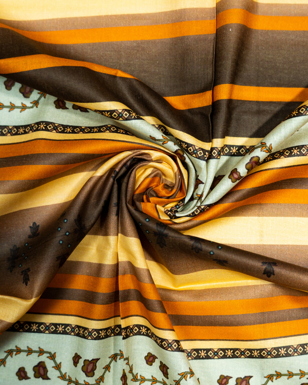 QL-DPL-V4-03 Digitally Printed Lawn 3 Pcs