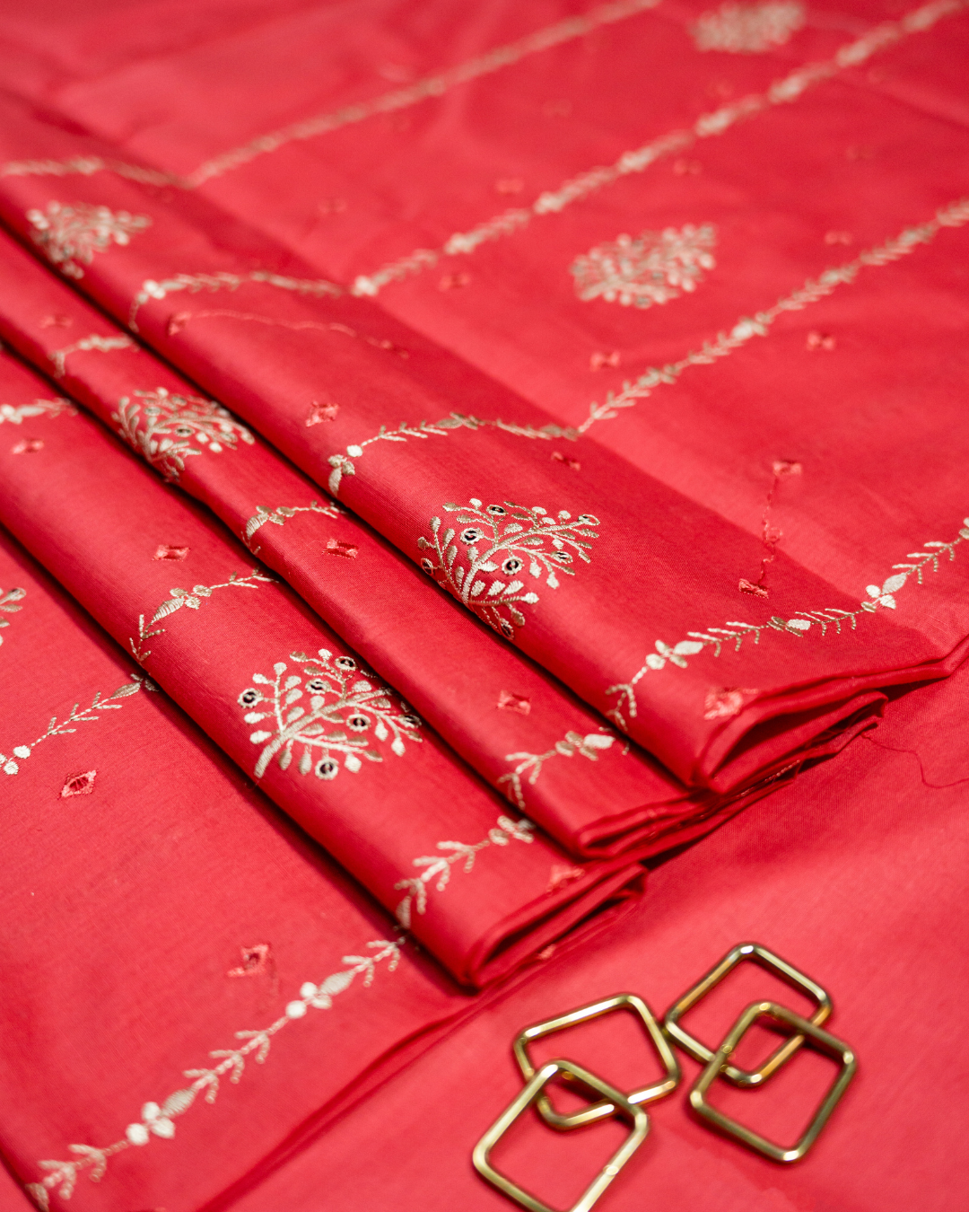 QL-EL-V1-05 Embroidered Lawn 2 PCs
