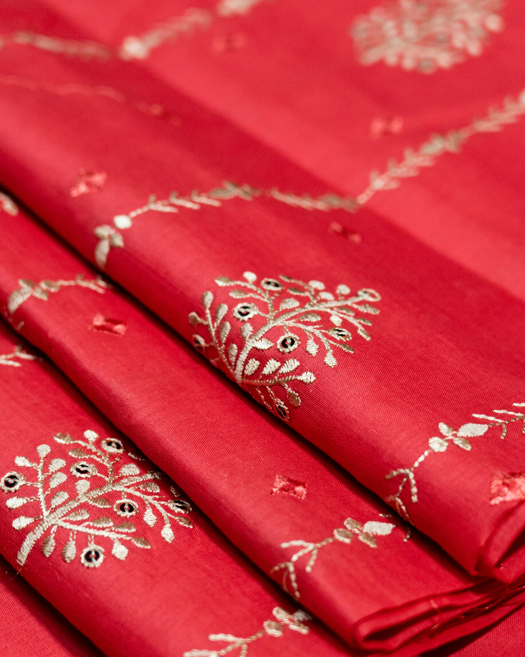 QL-EL-V1-05 Embroidered Lawn 2 PCs