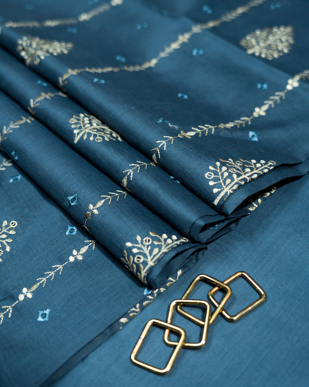QL-EL-V1-06 Embroidered Lawn 2 PCs
