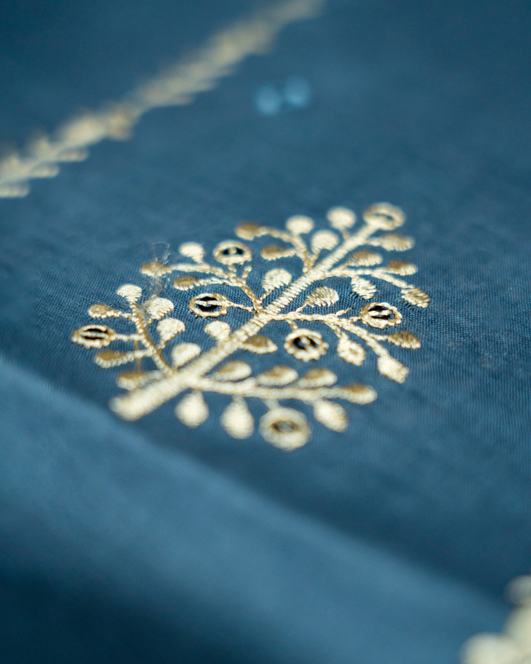 QL-EL-V1-06 Embroidered Lawn 2 PCs