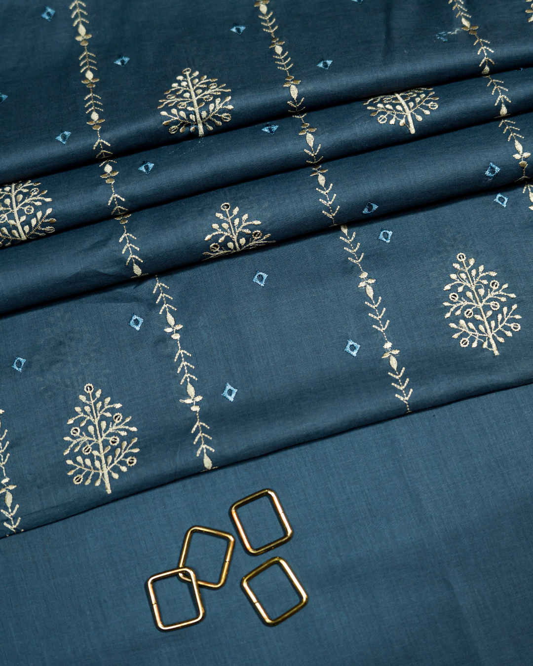QL-EL-V1-06 Embroidered Lawn 2 PCs