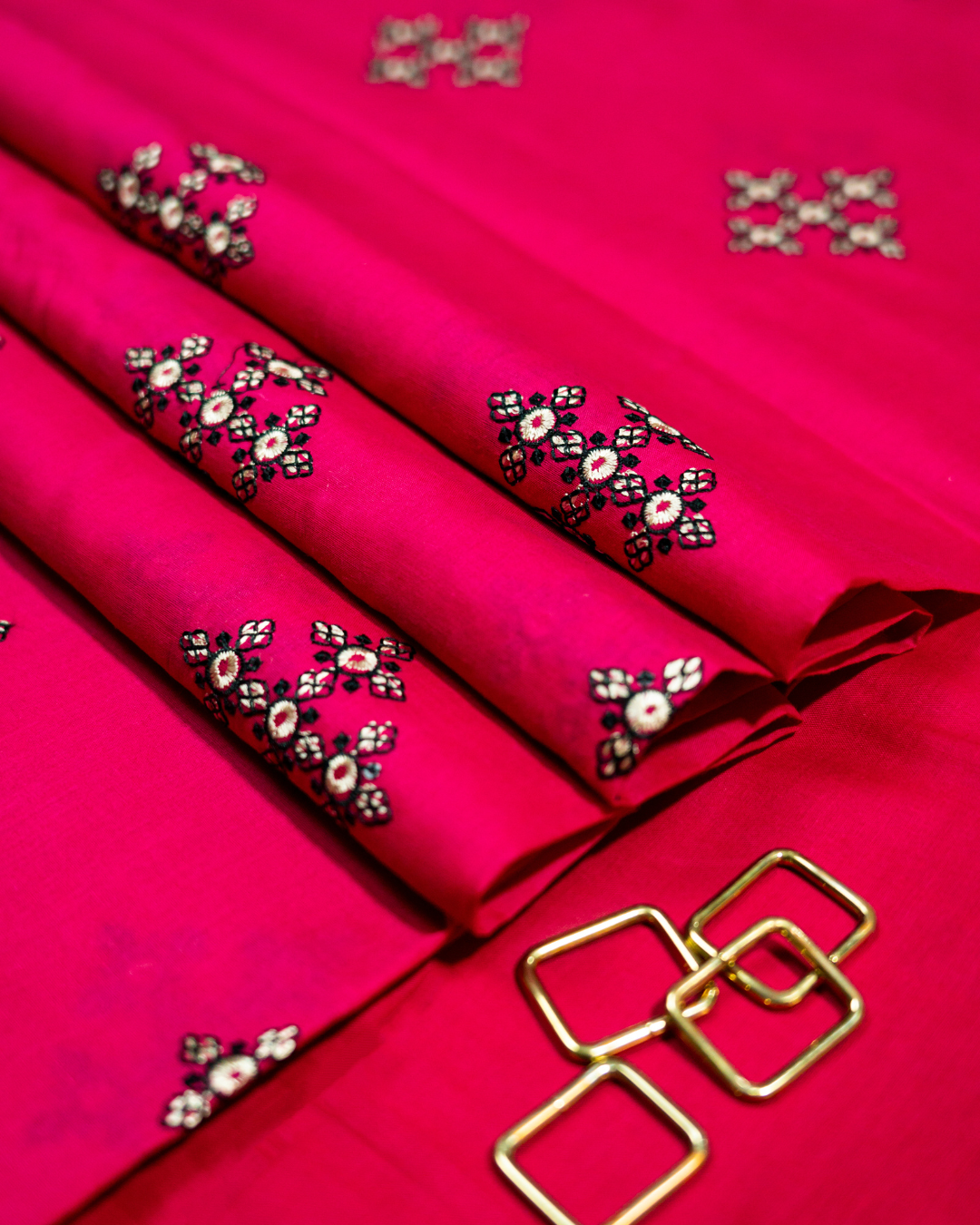 QL-EL-V2-09 Embroidered Lawn 2 PCs