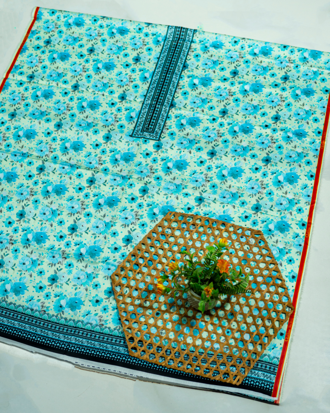 QL-DPL-V4-08 Digitally Printed Lawn 3 Pcs