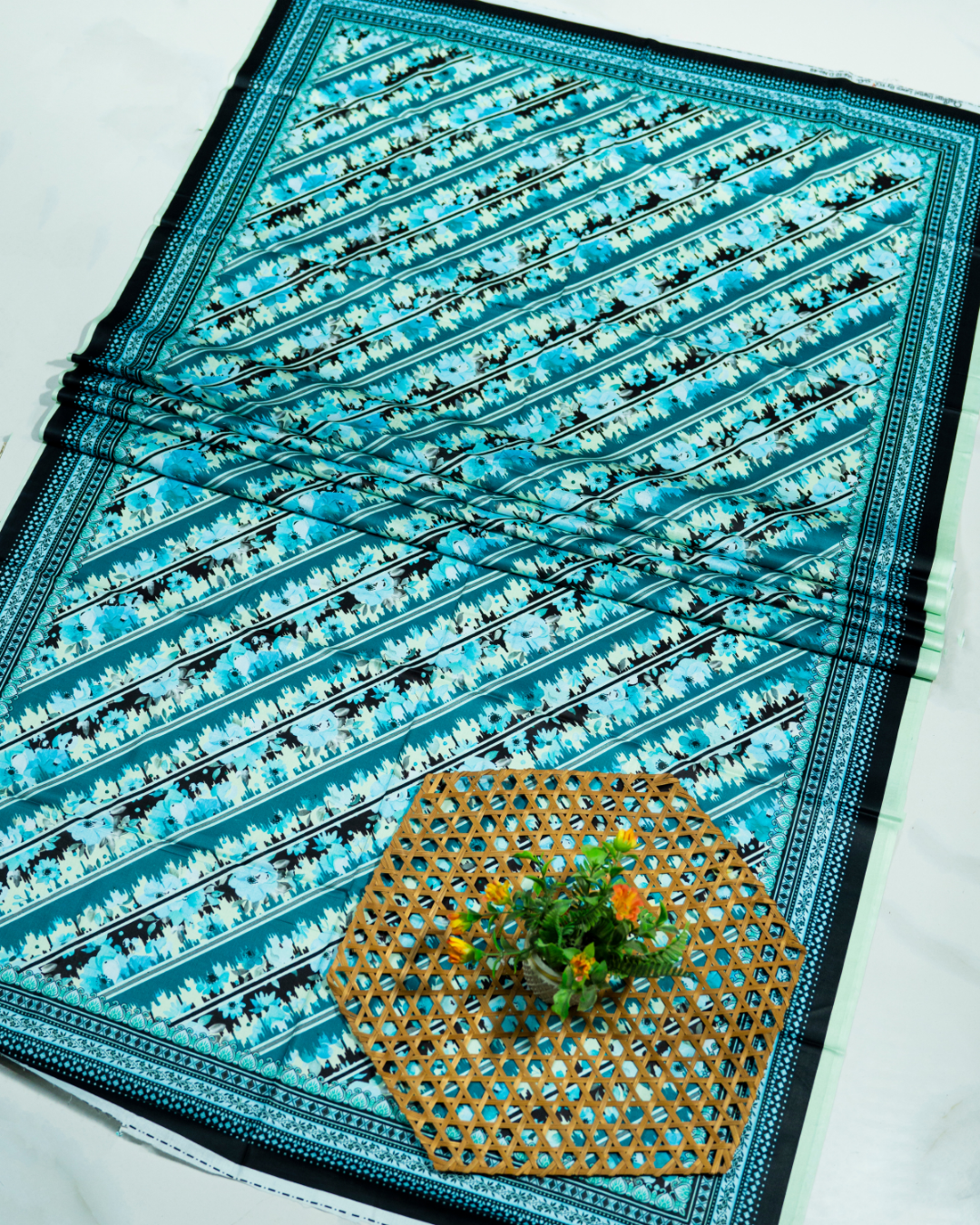 QL-DPL-V4-08 Digitally Printed Lawn 3 Pcs