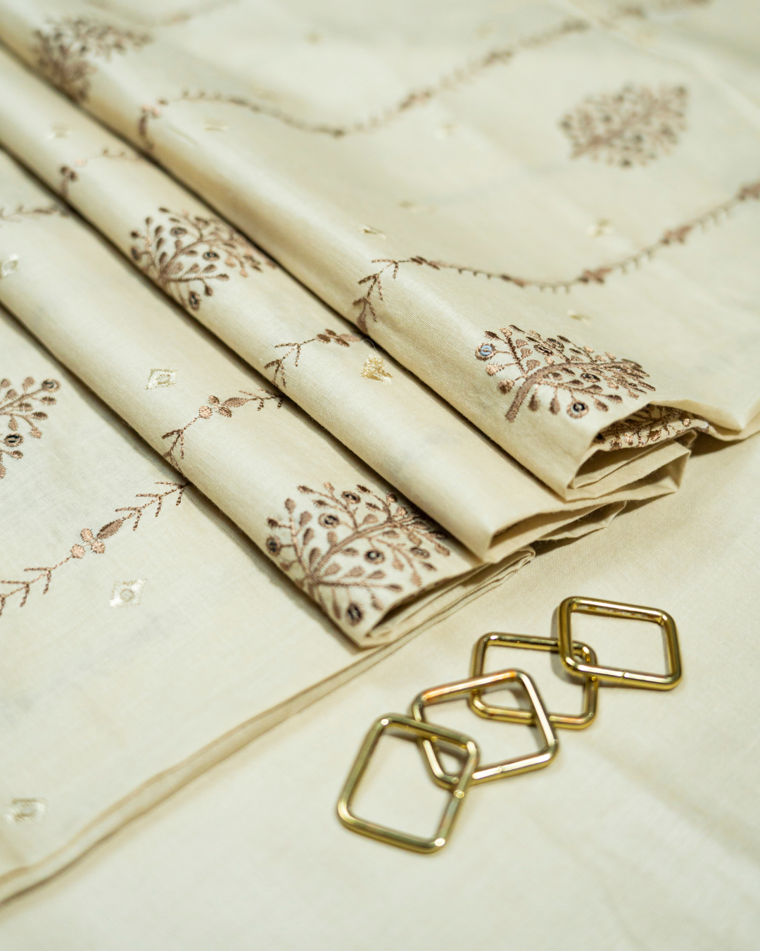 QL-EL-V1-01 Embroidered Lawn 2 PCs