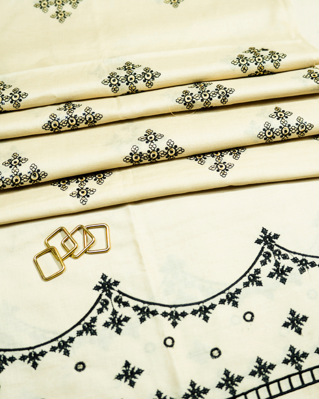 QL-EL-V2-12 Embroidered Lawn 2 PCs