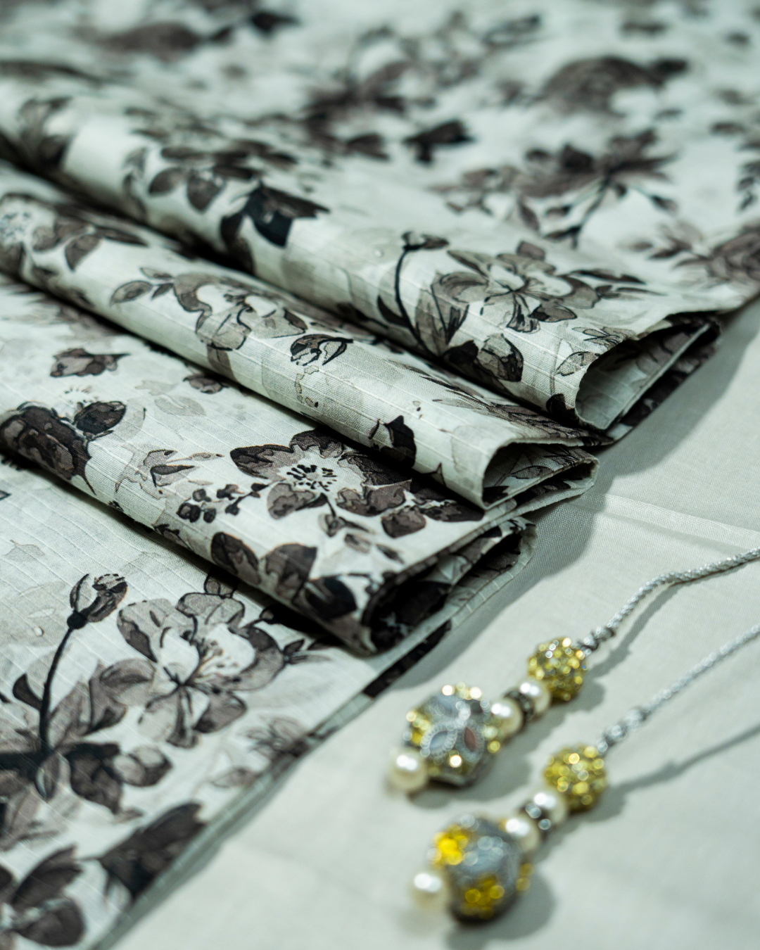 QL-DPDL-V2-22 Digitally Printed Dobby Lawn 2 Pcs