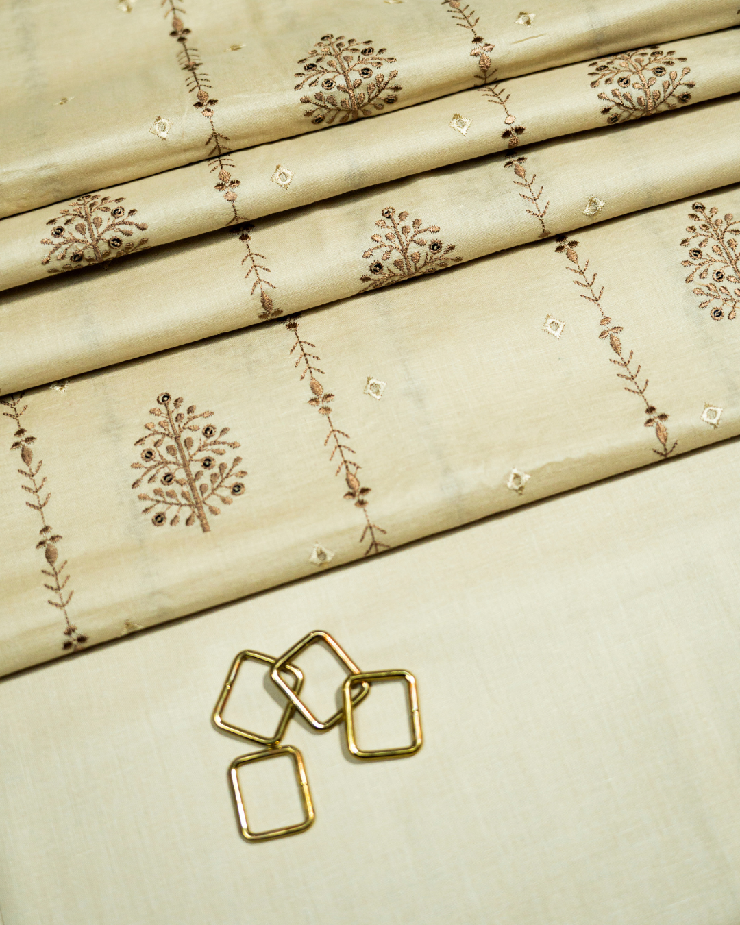 QL-EL-V1-01 Embroidered Lawn 2 PCs