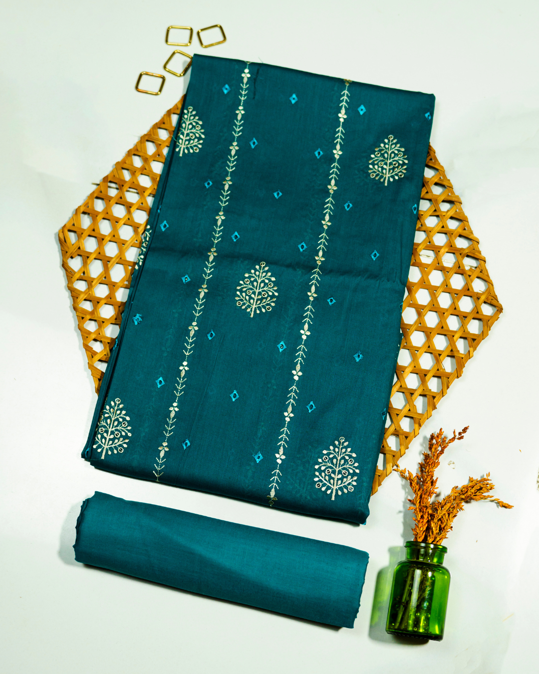 QL-EL-V1-02 Embroidered Lawn 2 PCs