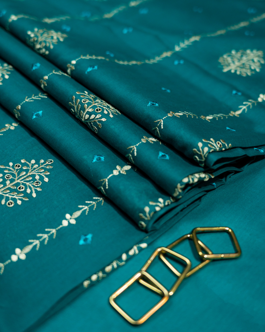 QL-EL-V1-02 Embroidered Lawn 2 PCs