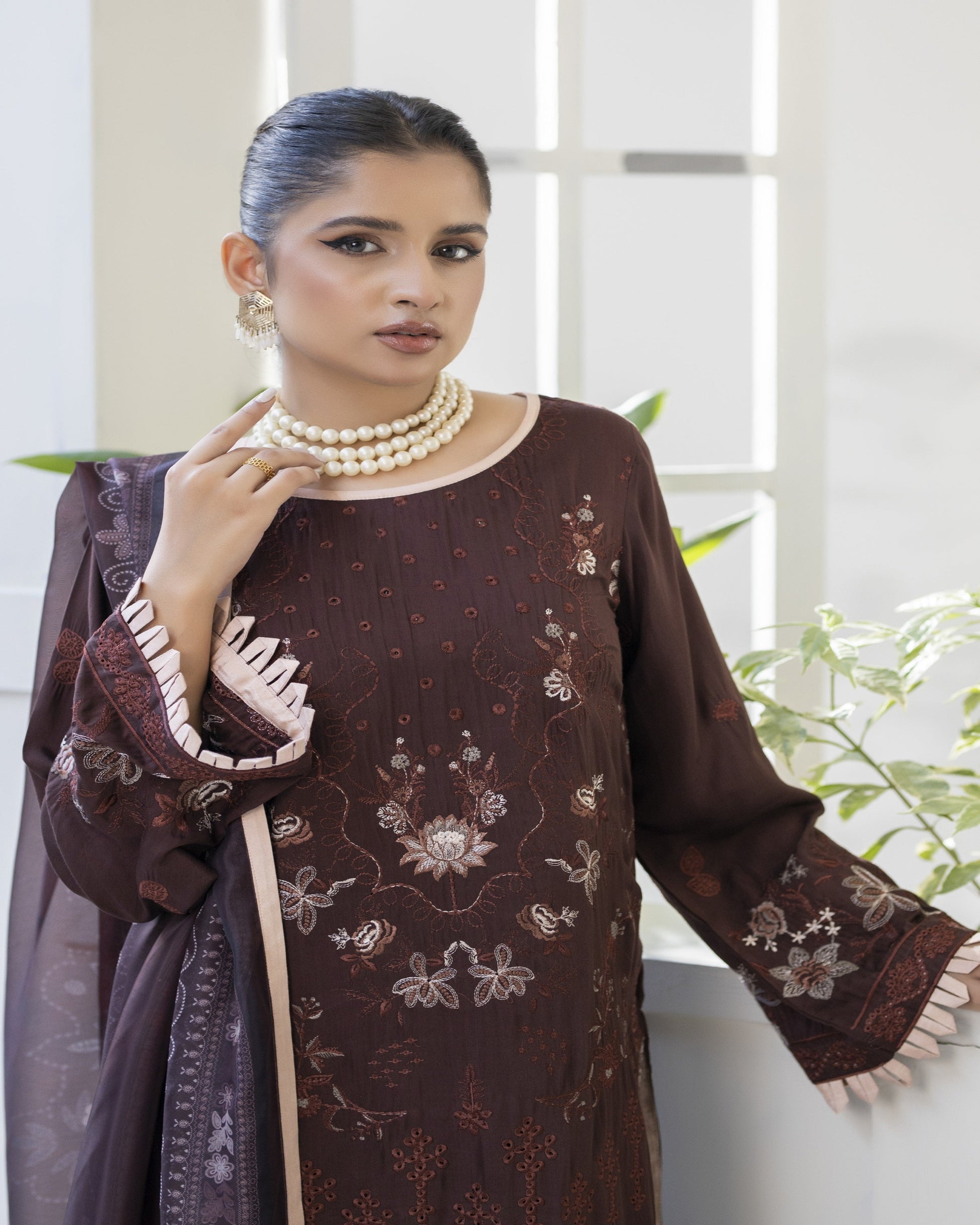 Maha viscose shirt embroidery close-up – winter collection