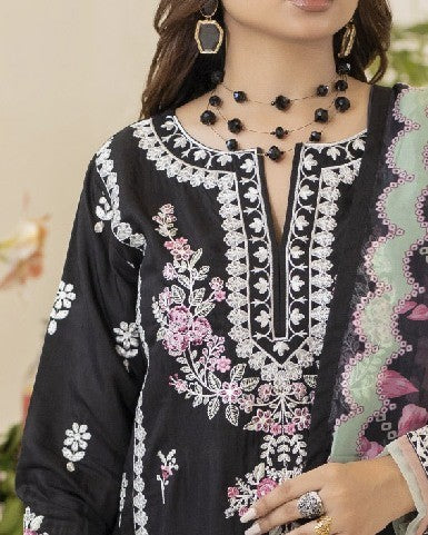 Neckline close up of Nazak highlighting embroidery pattern and stitching artistry on viscose shirt